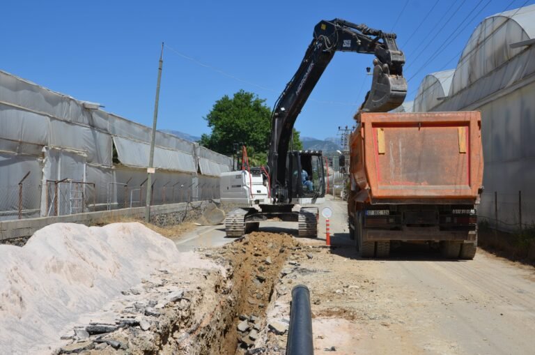 Alanya Demirtaş’ta kanalizasyon hattının üçte ikisi tamamlandı