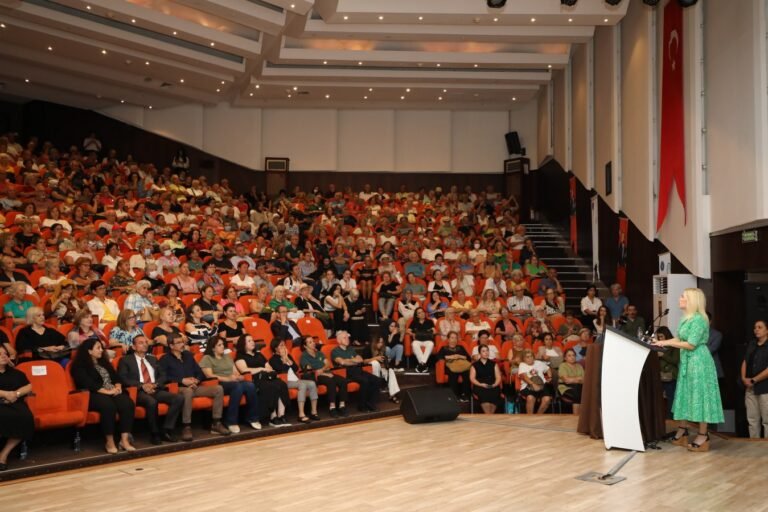 Tazelenme Üniversitesi’nde ilk ders Rektör Prof. Dr. Özlenen Özkan’dan