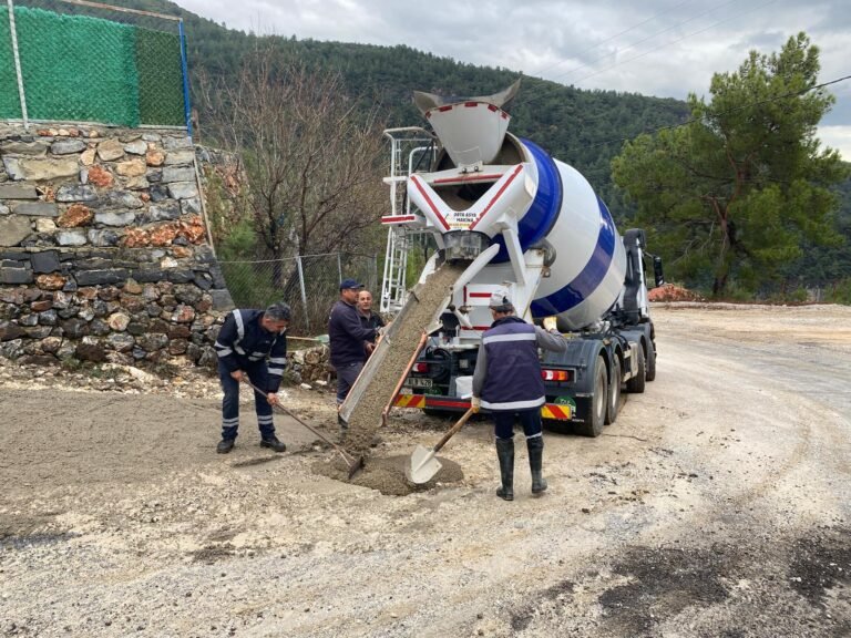 Alanya yollarında kış bakımı sürüyor