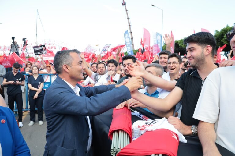 Nefi Kara’dan Miting Mesajı: “Umudu Büyüten Milyonlarız”