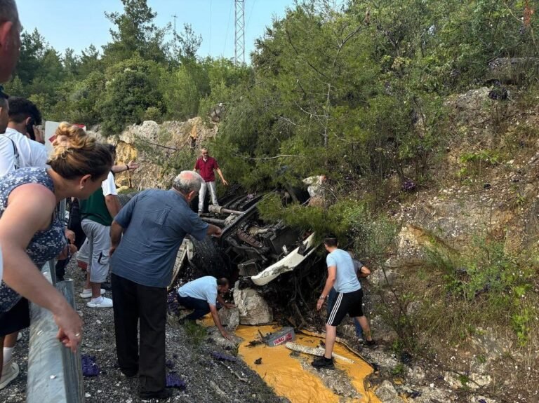 Akseki – Manavgat yolunda Yumurta Yüklü Kamyon Devrildi: Sürücü Hayatını Kaybetti