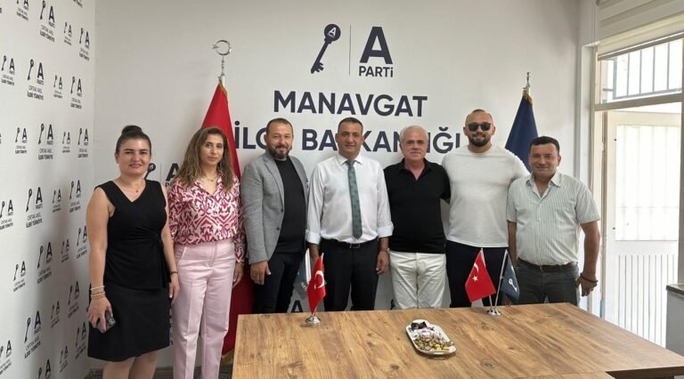 Anahtar Parti İlçe Başkanı Şerafettin Avcı;   “Ülkede İyi Gitmeyen Her şeye İtirazımız Var”  