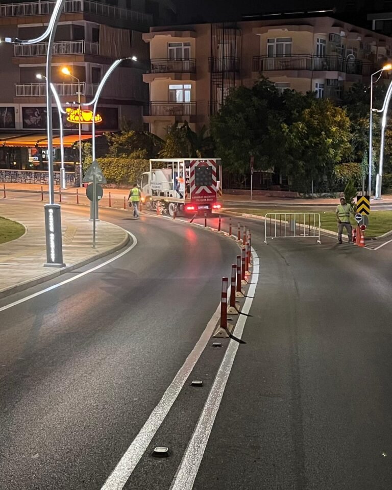 Manavgat’ta Yol Çizgisi Çalışmaları Sürüyor