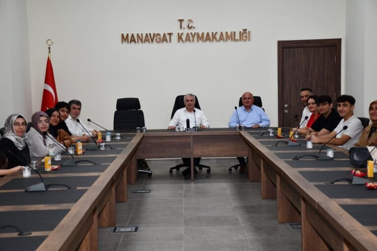 Kaymakam Başarılı Öğrencileri Ödüllendirdi