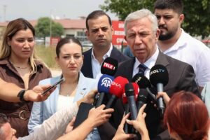 Ankara Büyükşehir Belediye Başkanı Mansur Yavaş’tan Muhittin Böcek’e destek ziyareti    Yavaş, “Belediye Başkanlarının tutuklanması siyasidir”