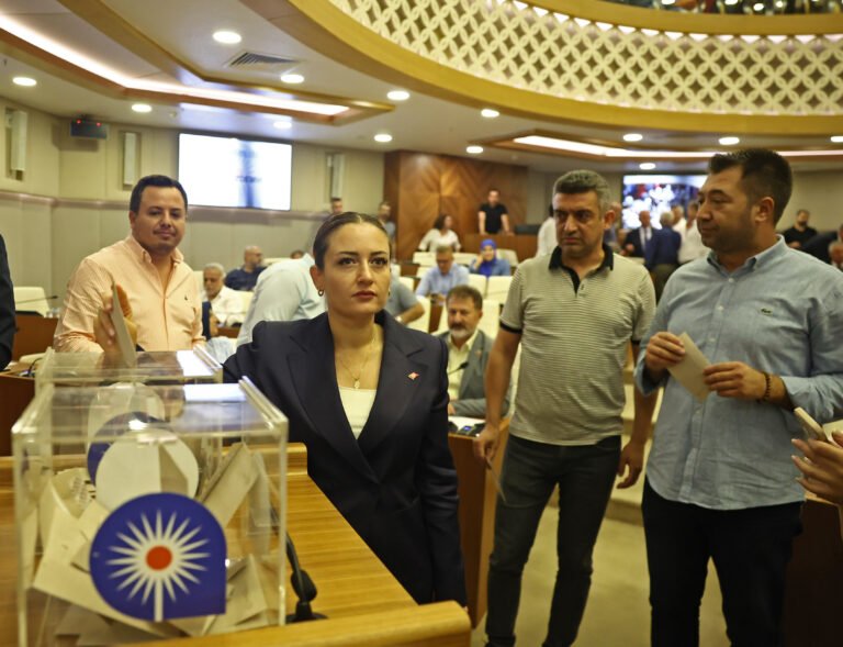 Özdemir, “Bu emaneti alnımız ak başımız dik şekilde teslim edeceğiz”
