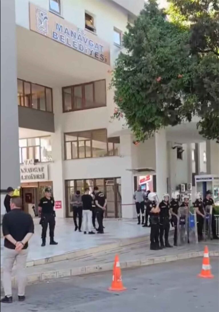 Manavgat Belediyesi’ne Operasyon