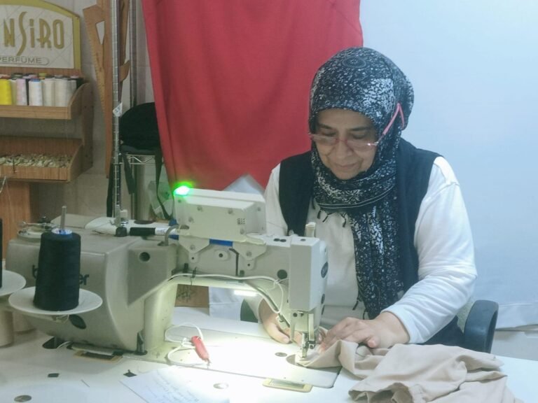 Terzilik mesleğini 40 yıldır sürdürüyor