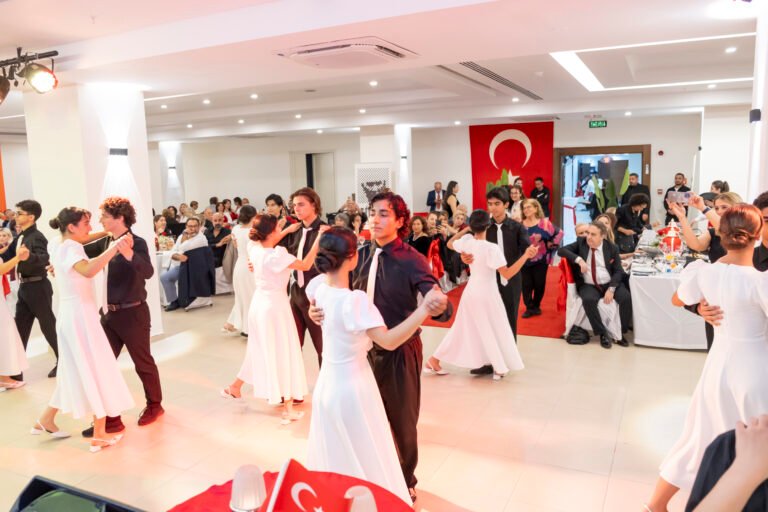 Atatürkçü Düşünce Derneğinden Muhteşem Balo