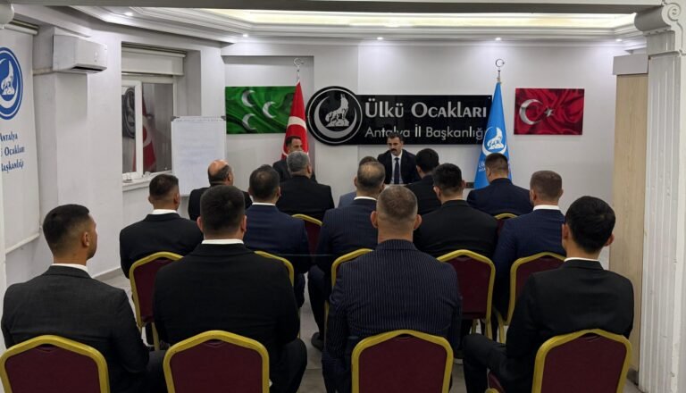 ÜLKÜ OCAKLARI ANTALYA İL BAŞKANLIĞINDA BAYRAK DEĞİŞİMİ