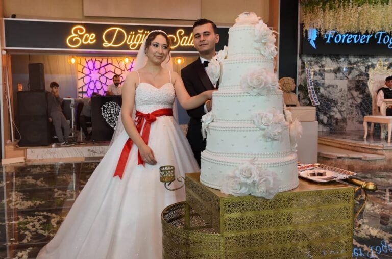 Seval & M. Sadık Çifti Dünyaevine Girdi