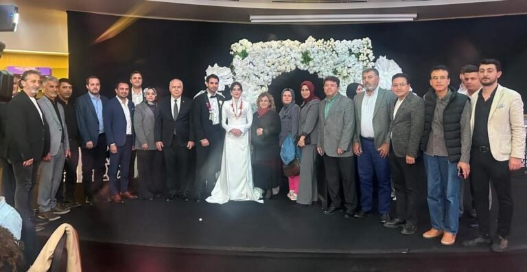 Mekteplioğlu Ailesinin Mutlu Günü