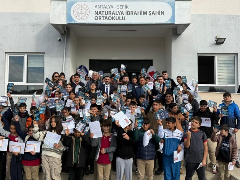 Ülkü Ocakları’ndan Serik’te Eğitime Destek Ziyareti