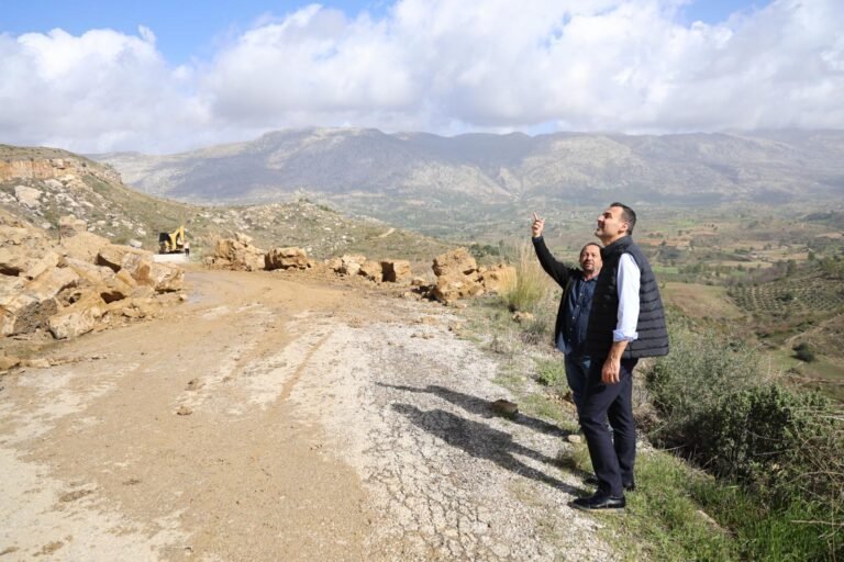 Manavgat’ta Heyelanlara Belediye Ekiplerinden Hızlı Müdahale