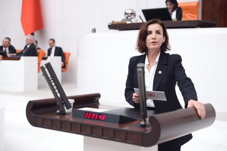 CHP’li Aliye Coşar’dan Kaş Limanağzı İçin Sert Tepki: “Rant Hayalleri Kuranlara Kaş Halkı İzin Vermeyecek!”