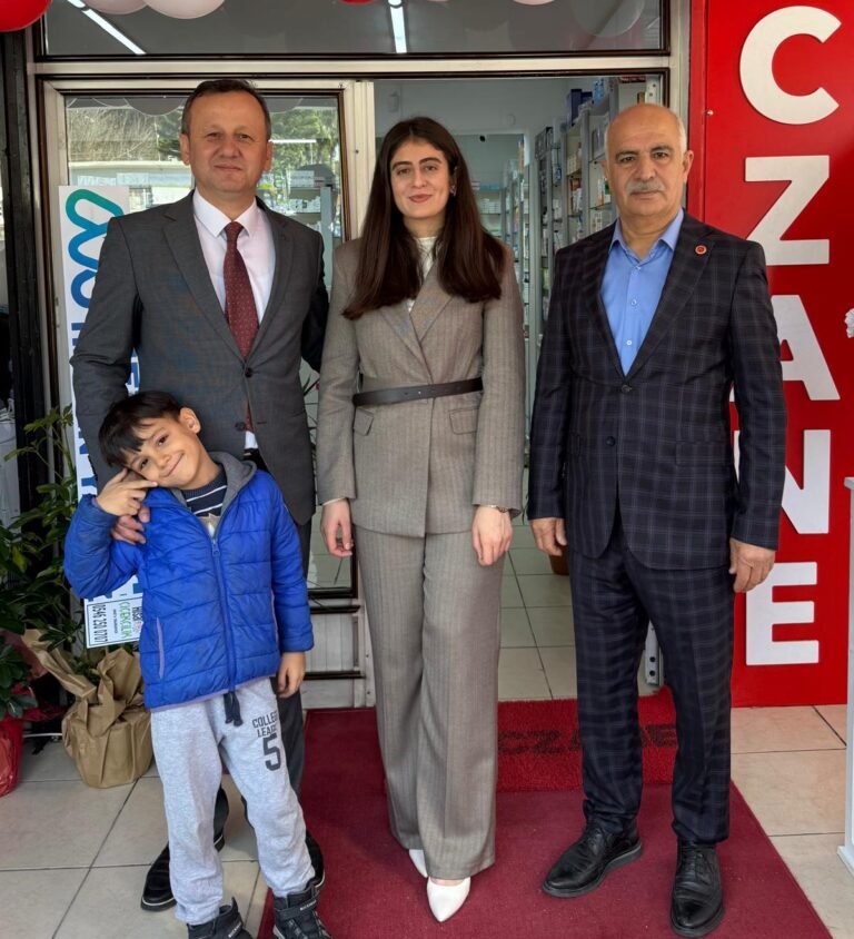 Gamze Küçük’ten Yeni Eczane                                  Kentimizde bir Eczane daha hizmete girdi.