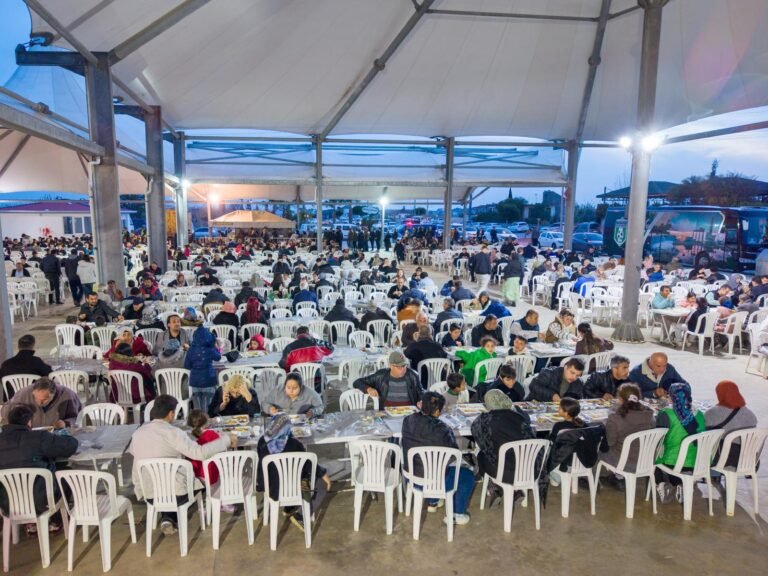 Başkan Vekili Çiçek, Evrenseki ve Yukarı Işıklar’da İftar Programlarına Katıldı