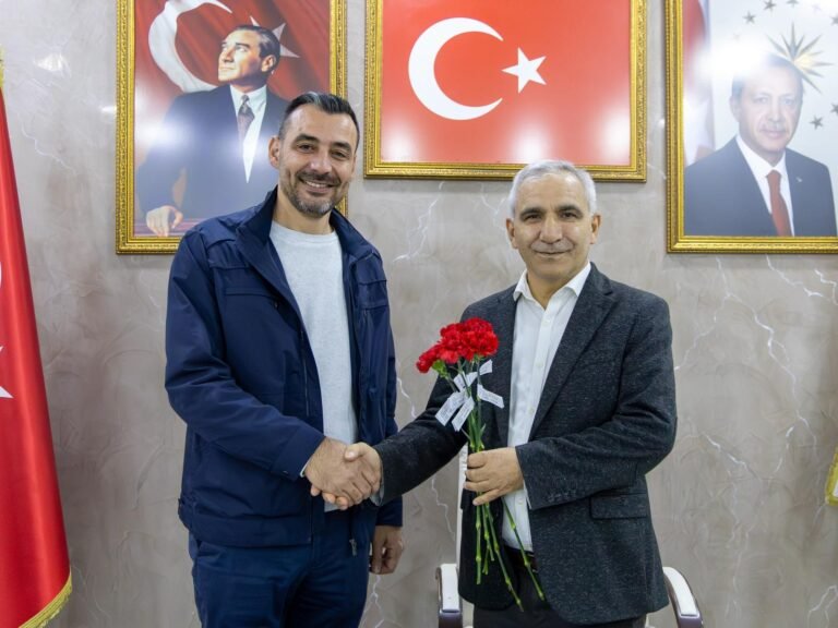 Çiçek’ten Tıp Bayramında Sağlık Çalışanlarına Anlamlı Ziyaret