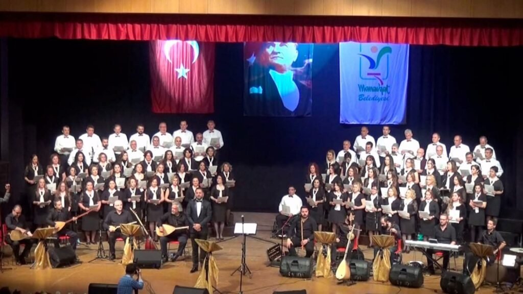 MANAVGAT’TA TÜRKÜ ŞÖLENİ:                                    SÜMER EZGÜ EZGİLERİYLE YAZA MERHABA!