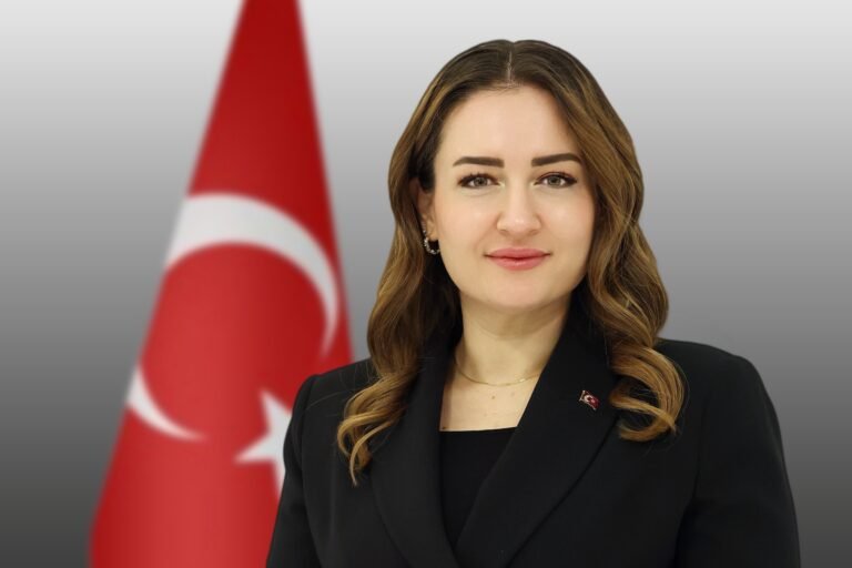 Antalya Büyükşehir Belediye Başkan Vekili Büşra Özdemir’in 23 Nisan Mesajı