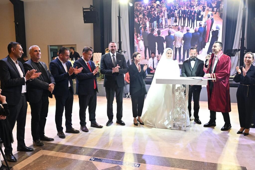 AKCA VE BABACAN AİLELERİNİN MUTLU GÜNÜ: SİYASET VE ESNAF DÜNYASI BU DÜĞÜNDE BULUŞTU