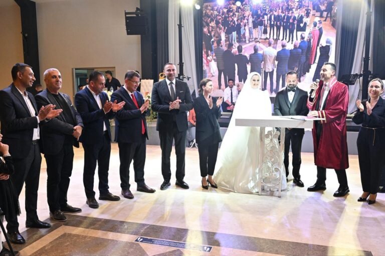 AKCA VE BABACAN AİLELERİNİN MUTLU GÜNÜ: SİYASET VE ESNAF DÜNYASI BU DÜĞÜNDE BULUŞTU
