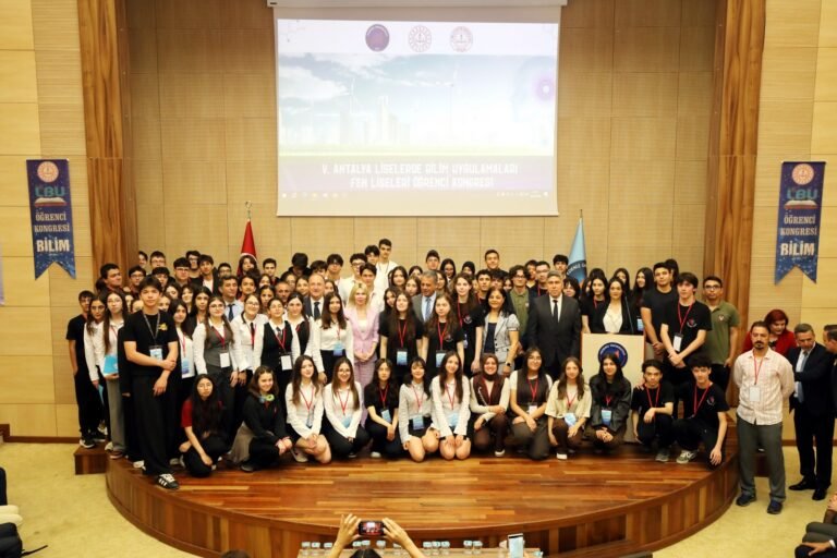 Akdeniz Üniversitesi’nde Fen Liseleri Öğrenci Kongresi Düzenlendi