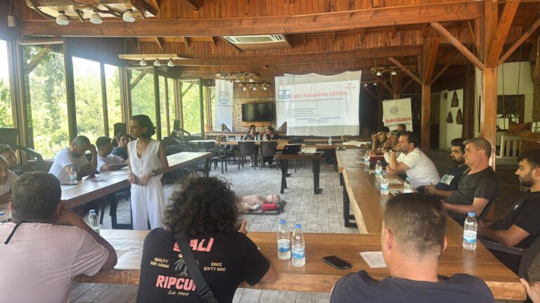 GÜNGÖR: “RAFTİNG BÖLGESİNDE İŞ AKIŞININ AKSAMAMASI İÇİN EĞİTİMİ SAHADA GERÇEKLEŞTİRİYORUZ”