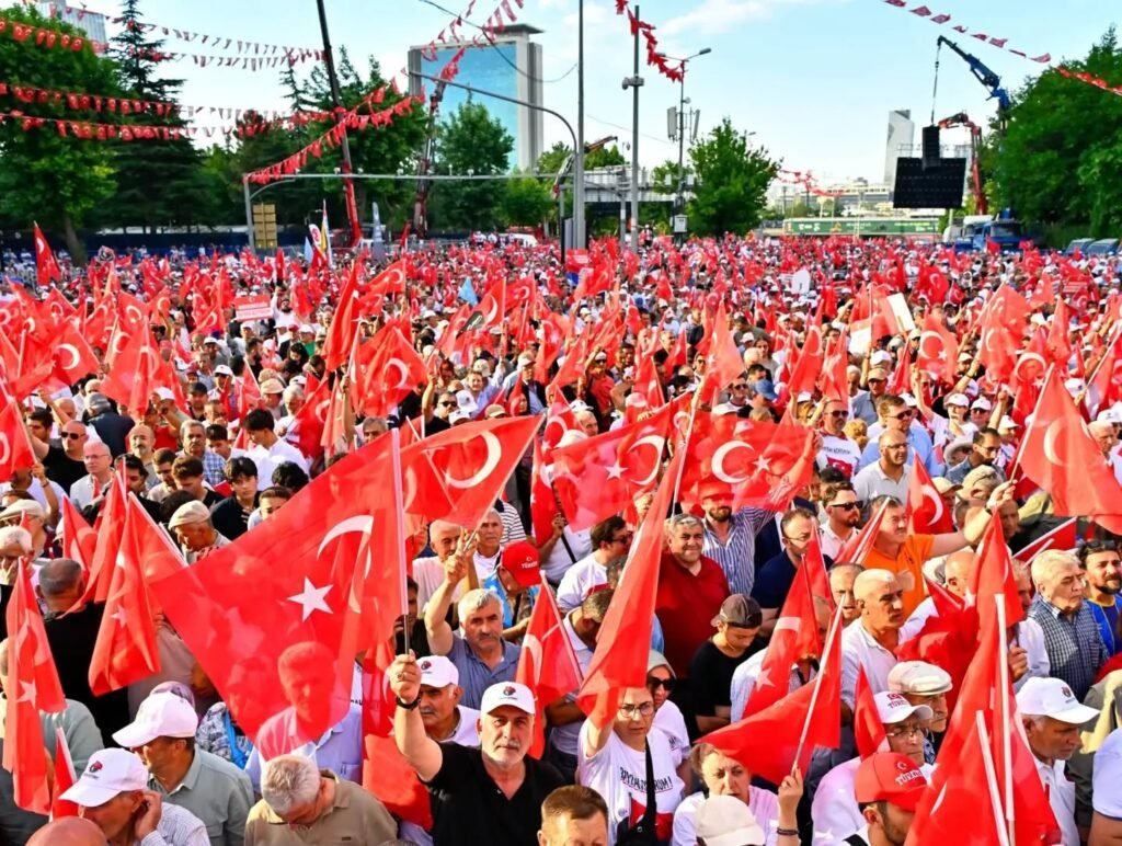 Tandoğan’da ‘İyi’lerin Gelincik Tarlası: “İktidarın Tek Alternatifiyiz”                                                                           Küçükoğlu: “Tandoğan, İyi Parti’nin İktidar Yürüyüşünün Kanıtıdır”