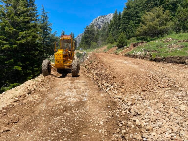 Akseki’de yayla yollarında bakım ve onarım çalışması