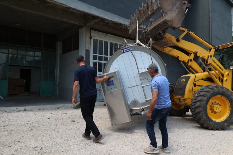 Kaş Sütleğen Mahallesi’ne 4 tonluk süt soğutma tankı   
