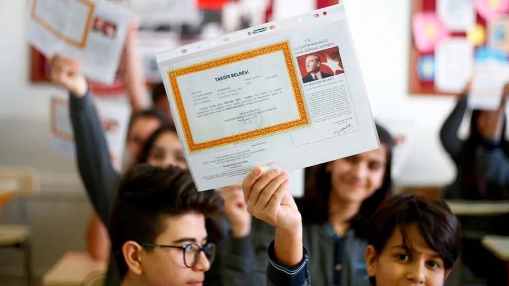 ÖĞRENCİLERİN YAZ TATİLİ BUGÜN BAŞLIYOR!