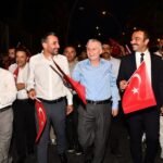 MANAVGAT’TA REKOR KATILIM: 15 TEMMUZ RUHU CUMHURİYET MEYDANI’NDA YENİDEN CANLANDI