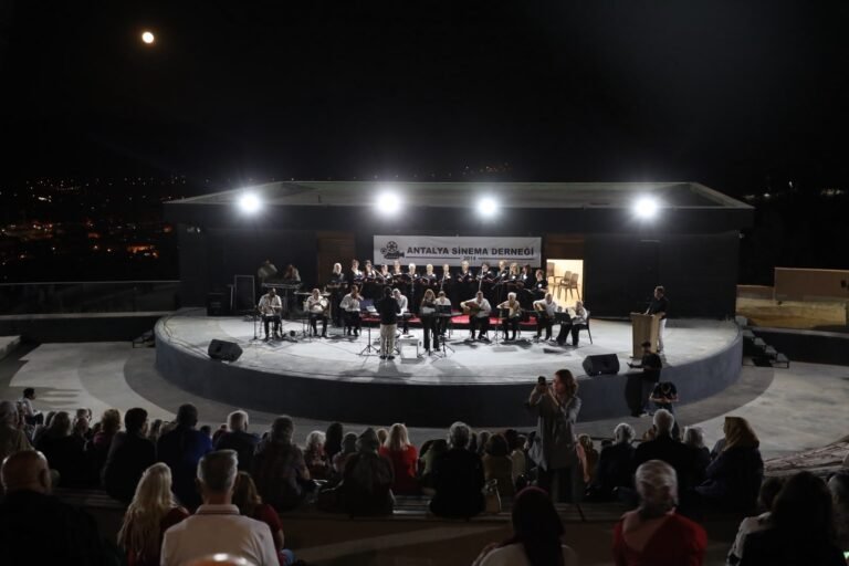 Korkuteli’nde Yeşilçam Şarkılarıyla Nostalji Dolu Gece