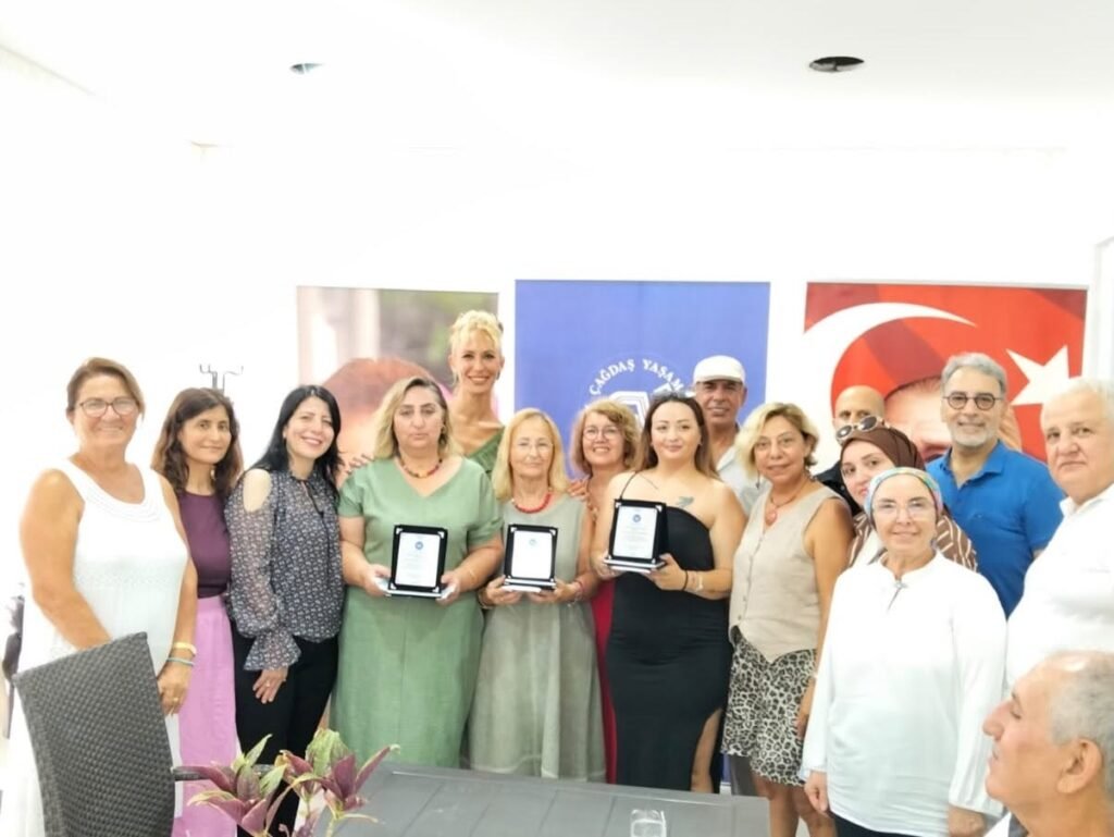 Eski Hisar’da Görsel Şölen: En Güzel Balkonlar Seçildi!