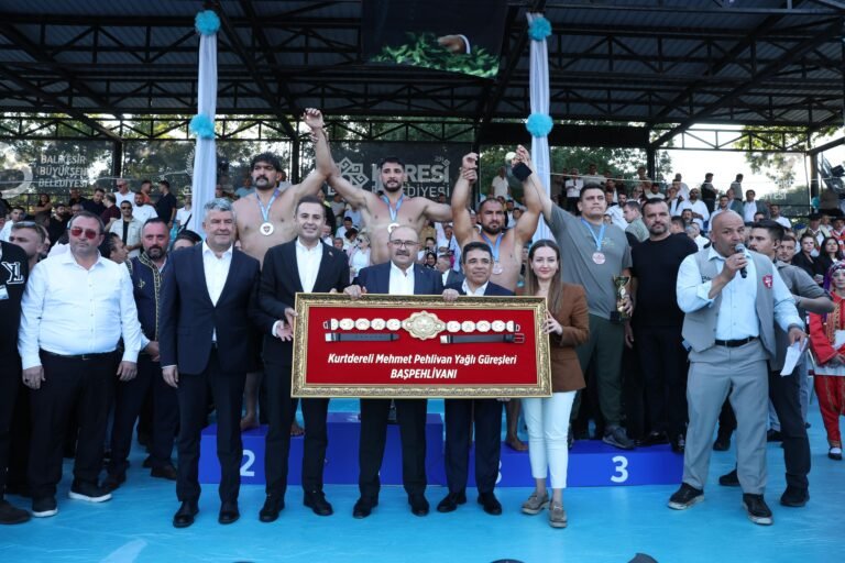 Başkan Vekili Büşra Özdemir de pehlivanları yalnız bırakmadı