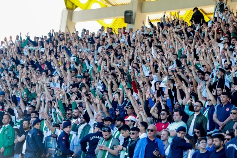 MANAVGAT KAMUOYU YANIT BEKLİYOR: MANAVGAT FK’NIN PATRONU KİM?